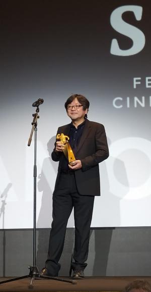 Mamoru Hosoda con el Gran Premi Honorific Sitges 2021